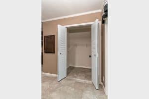 Champion Dutch Diamond 2856-241-bedroom-closet