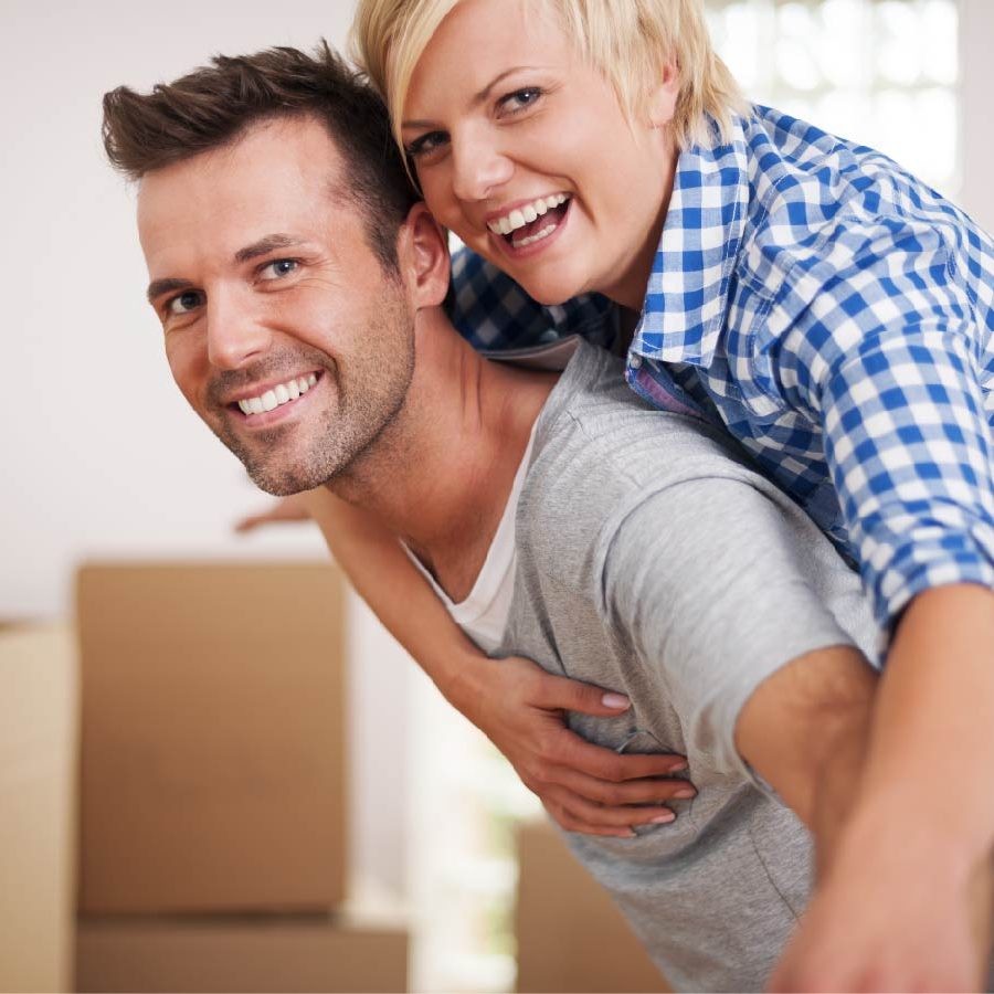 happy-customers-couple-moving